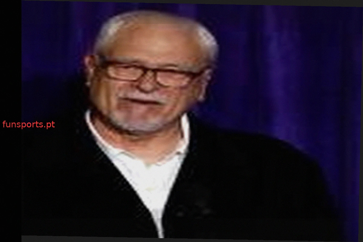 Lakers Homenageiam Phil Jackson com Estátua na Star Plaza